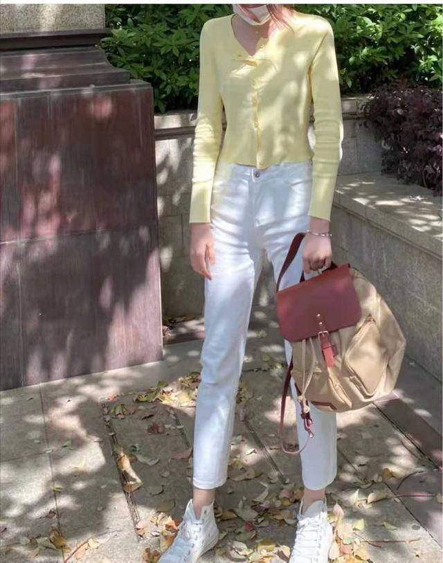 华为手机什么颜色的好看
:白色裤子应该搭配什么颜色的上衣好看-第3张图片-太平洋在线下载